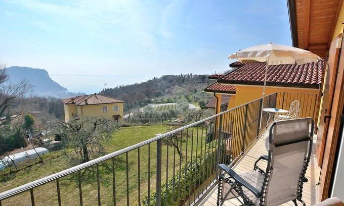 Marciaga Apartamento | Blue Apartment in Marciaga di Costermano