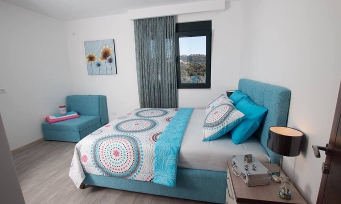 Karuc Apartamento | Blue apartment is situated in amazing uvala Paljuskovo in Bar.