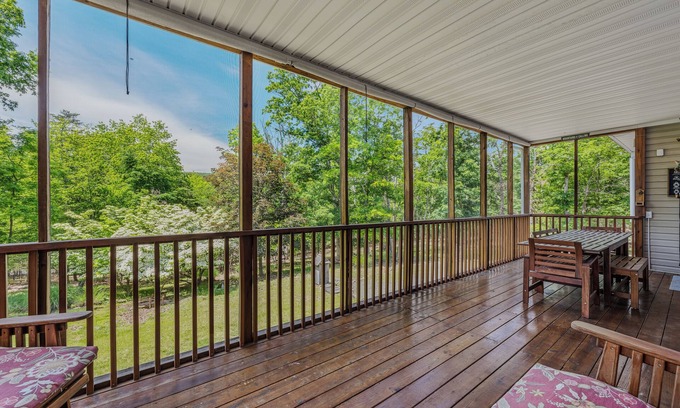 Berkeley Springs Casa | Blue Badger Cottage