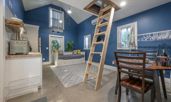 Old Seminole Heights Casa | Blue Bay Suite! Near Downtown and Foodie Hot Spots