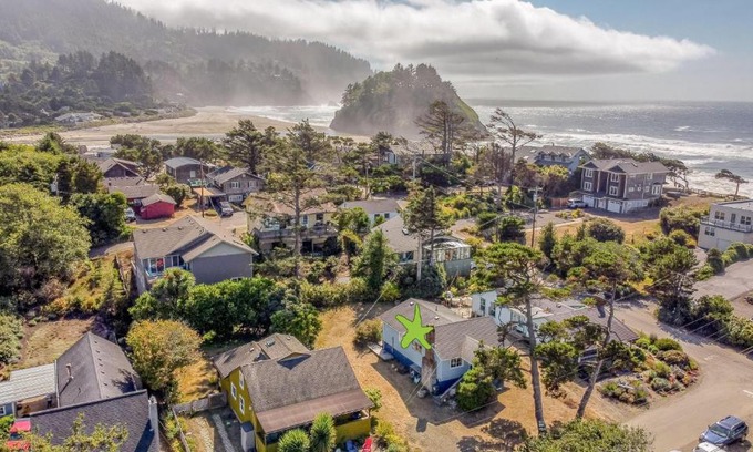 Neskowin Casa | Blue Beach Cottage - Meredith Lodging