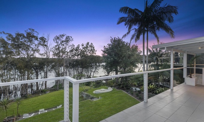 Wamberal Casa | Blue Bell Luxe Cottage - Your lagoon front haven, Calm and Gorgeous!