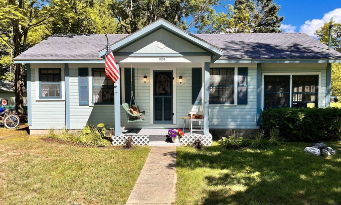 Bay View Cabaña | Blue Belle Cottage in Bay View