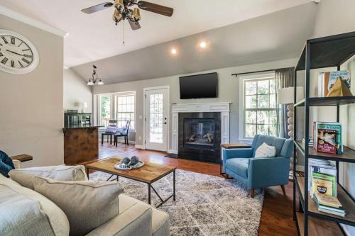 Bella Vista Casa | Blue Bird House Private Access to Back 40 Trail