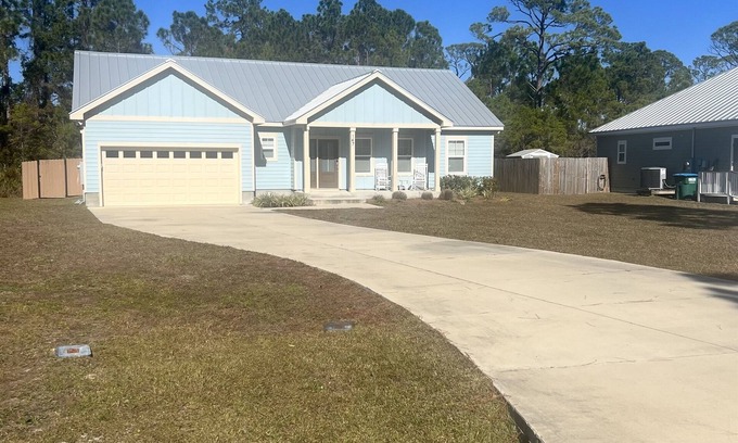 Magnolia Bluffs Casa | Blue Breeze - Cozy and Quaint Seaside Retreat