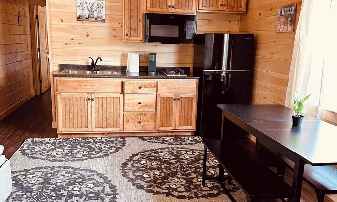 Surry Cabina | Blue Cabin by the Brook in Surry close to Acadia National Park and Bar Harbor
