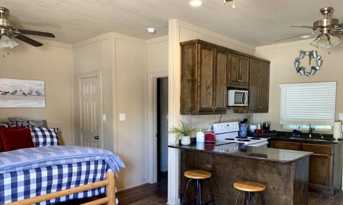 Bryan County Cabina | Blue Cabin With Red River Access