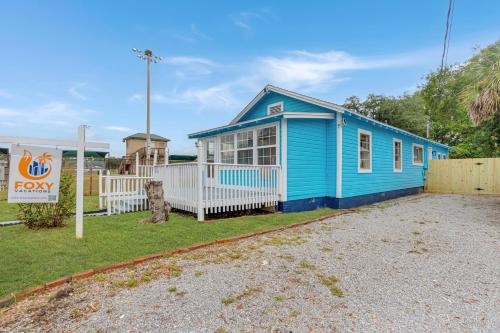 South Pensacola Casa | Blue Cottage, Close to Downtown & Bases!