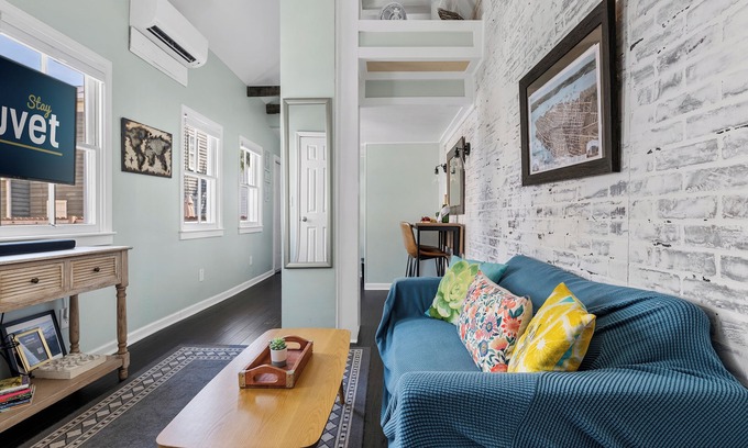 Downtown Charleston Cabaña | Blue Cottage - Estudio en el centro de 1 cama / 1 baño completo - 1 minuto de The Cedar Room en The Cigar Factory