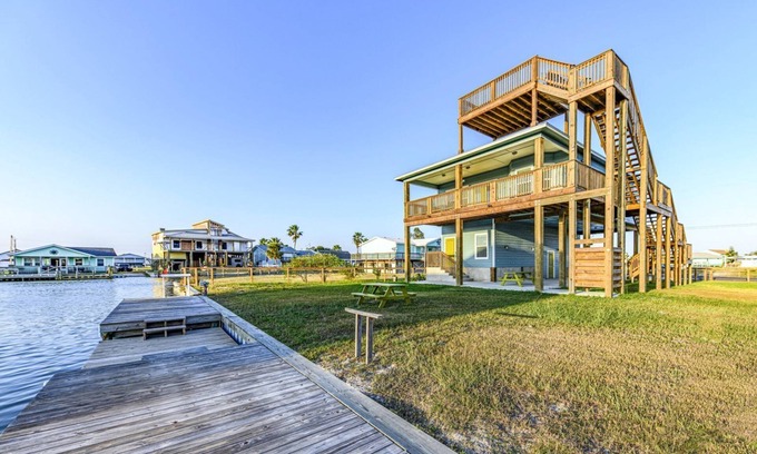 Rockport Casa | Blue Crab Cove | Rooftop Deck + Kayak Launch