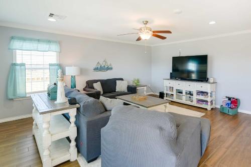 Surfside Beach Casa | Blue Crab Home in Surfside Beach Walk to Beach!