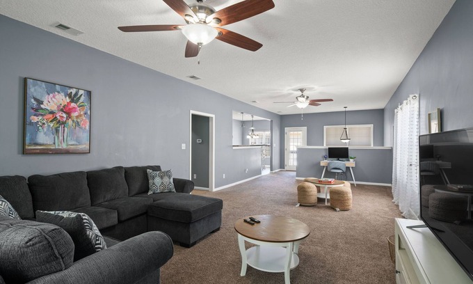 Country Club Estates Casa | Blue Dog Inn | 3 Bed, 2 Bath