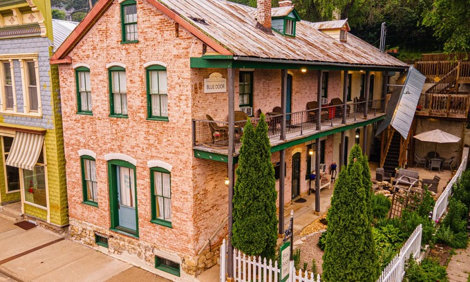 Alma Apartamento | Blue Door Inn- Suite Three