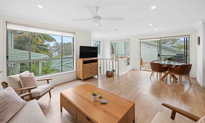 Lake Cathie Apartamento | Blue Gum Apt 4 - walk to lake, beach, shops