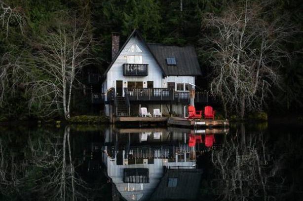 Port Angeles Casa | Blue Haven Iconic Lakefront 4 Season Retreat