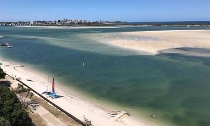 Golden Beach Casa | Blue Haven. Room for your boat, caravan and dog!