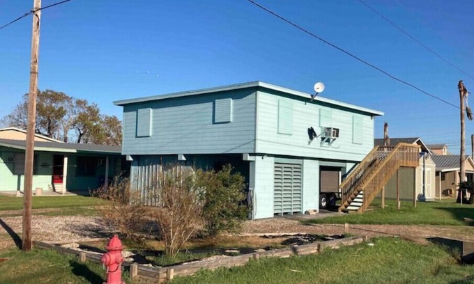 Port O Connor Casa | Blue Heron 2/1 Near the Boat Ramp