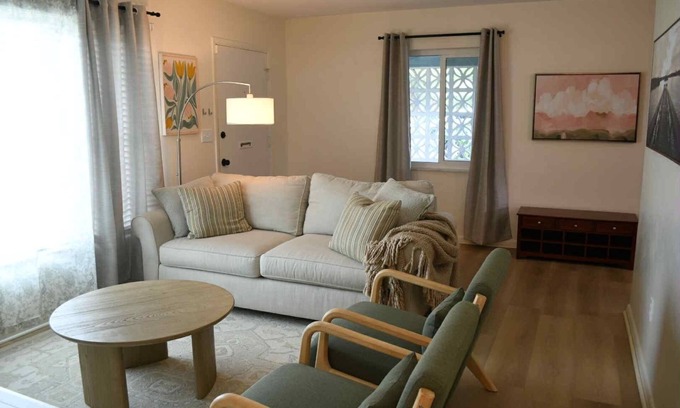 Deltona Lakes Cabaña | Blue Heron Cottage Cozy 2 BR Sleeps 6 + Fire Pit