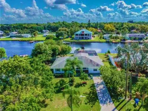 Ruskin Casa | Blue Heron House, Private 4 BR Waterfront w Heated Pool and Fire Pit
