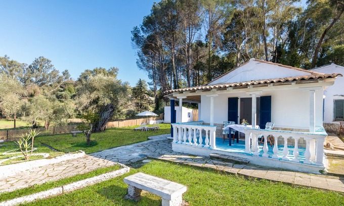 Limni Apartamento | Casa azul, bosque, mar, tranquilidad, jardín con piscina infantil y espacio para acampar