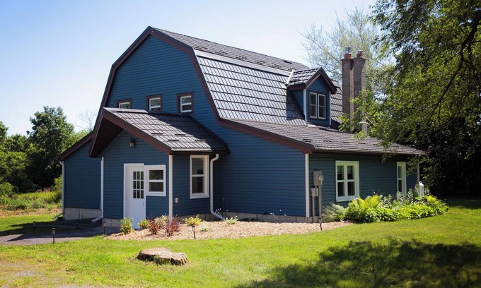 Picton Cabaña | Blue House on Kelly - 10 Minutes from the Sandbanks Provincial Park!