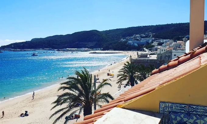 Aldeia do Meco Apartamento | BLUE HOUSE SESIMBRA facing California beach, with garage