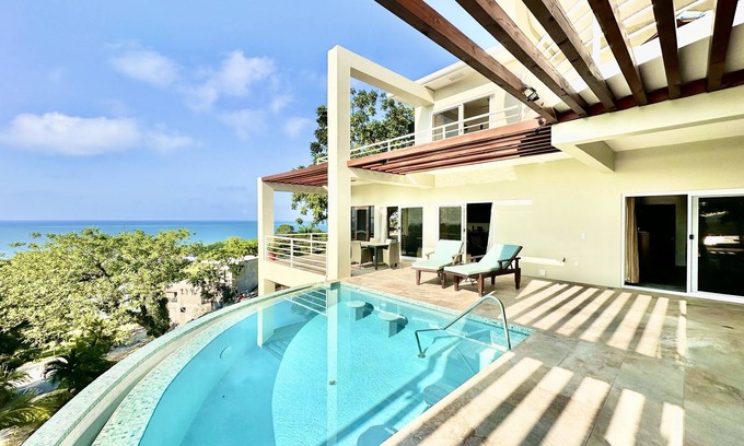 Pristine Bay Casa | Blue Hues @ Coral Views, French Harbor