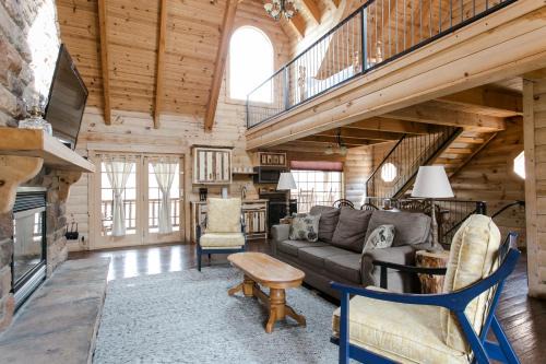 Millersburg Casa | Blue Jays Nest Cabin by Amish Country Lodging
