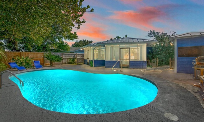Riviera Beach Cabaña | Blue Lagoon: Prvt Htd Pool, Sznl Hot Tub, FREE Daily Activities, Boho Chic Home!