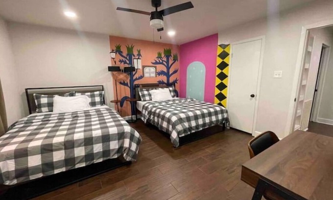 Edgebrook Casa | Blue Lagoon Spanish Retreat 5BRs and Pool Airport