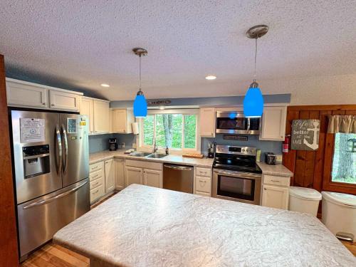 Minocqua Casa | Blue Lake Cottage - 10 Minutes to Minocqua