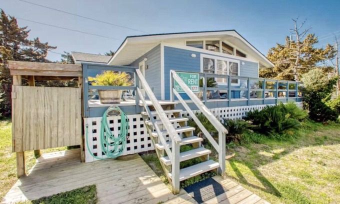 Avon Cabaña | Blue Mere- Oceanside, 450 ft to Beach Walkway, Avon NC, USA!