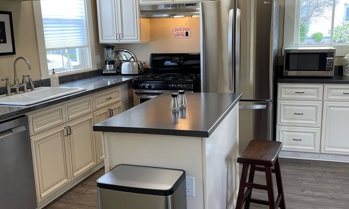 Eureka Casa | Blue Mist Victorian 5bed/2bath Victorian Gem