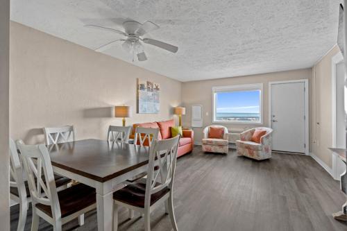 North Myrtle Beach Apartamento | Blue Mist Villas Unit 202 is an oceanfront Condo in Chery Grove