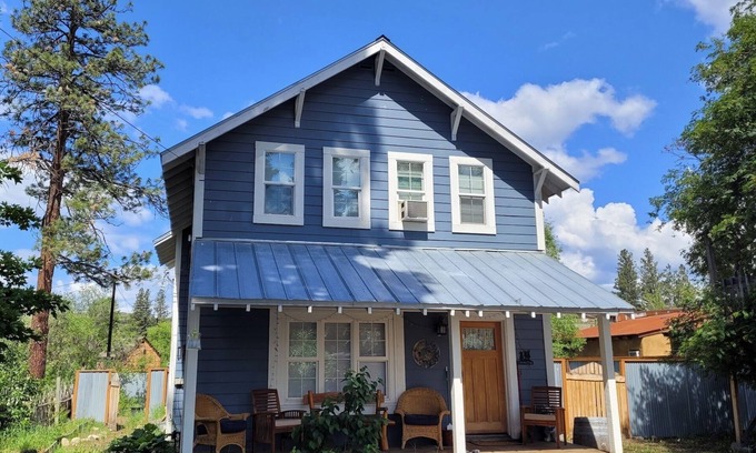 Winthrop Casa | Blue Moon-Dog Friendly and a Short Walk to Winthrop!