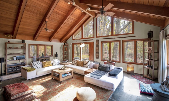 Batesville Casa | Blue Mountain Haven: 5 BR Hilltop Country Retreat