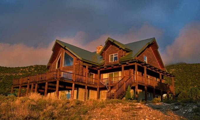 Newcastle Casa | Blue Mountain Ranch | 7 Bedrooms | Sleeps 20