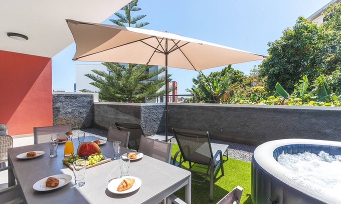 Santa Cruz Chalet De Esquí | Blue Outlook Garden by Atlantic Holiday