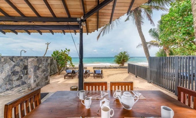 Hikkaduwa Casa | Blue Parrot Beach Villa