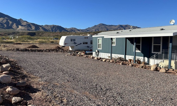 Tonto Basin Casa | Blue Perch is comfortable and new in the heart of Tonto Basin by Lake Roosevelt.
