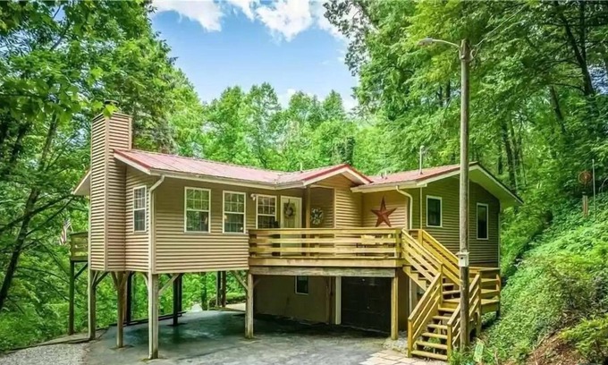 Maggie Valley Cabaña | Un tesoro en los árboles, ¡donde la NATURALEZA viene a ti!