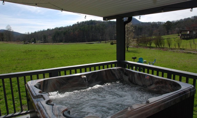 Blue Ridge Cabaña | Blue Ridge Cozy Cabin with Full Mountain View