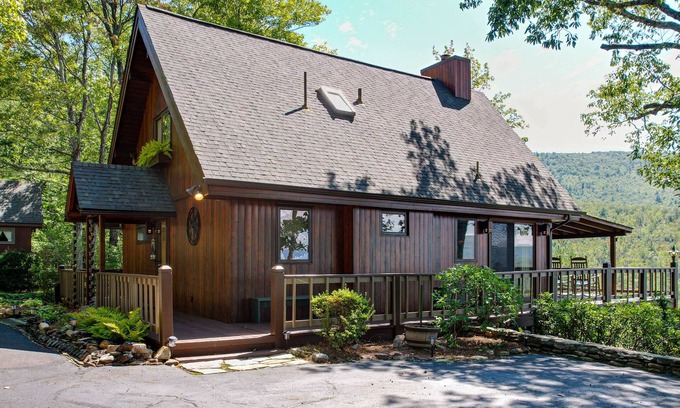 Frank Cabina | BLUE RIDGE HIDEAWAY - Come to a 2bd/2bath cozy cabin retreat in the mountains!