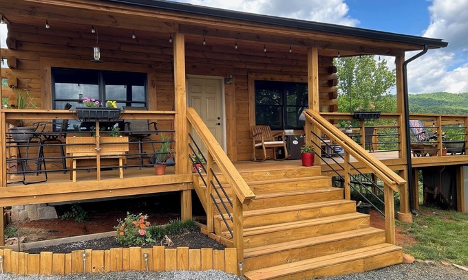 Monroe Cabina | Blue Ridge Mountain Cabin Retreat