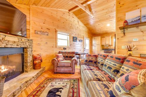 Murphy Casa | Blue Ridge Mountain Cabin Rental with Fire Pit!