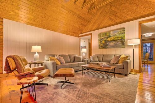 Travelers Rest Casa | Blue Ridge Mtn Cabin Near Hiking and Biking Trails!