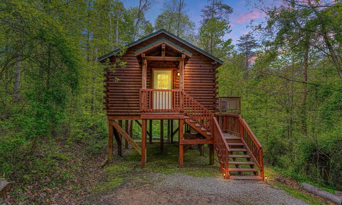 Logan Cabina | Blue Rose Cabins - Overlook Cabin