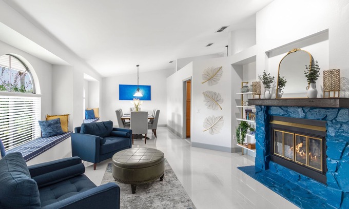 Brandon Casa | Blue Serenity Retreat - Come relax by the heated pool and jacuzzi!
