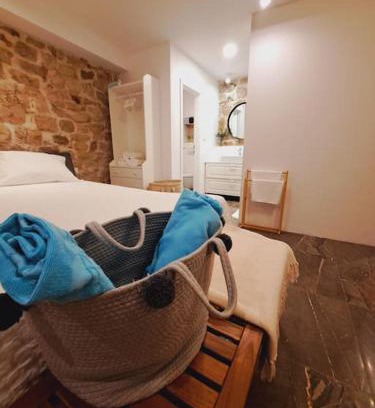 Komiza Apartamento | Blue Shutter Garden Studio