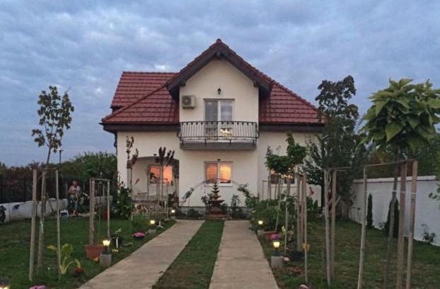 Balotesti Casa | Blue Sky House
